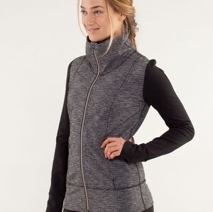 EUC Lululemon Daily Yoga Grey and Black Women's Jacket Style W4A52S